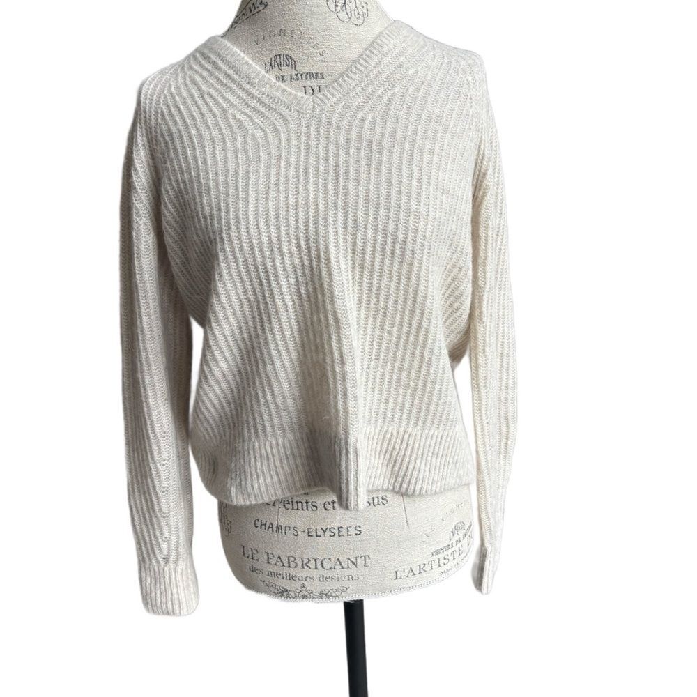 Everlane Cream Alpaca Wool V-Neck Sweater, Small